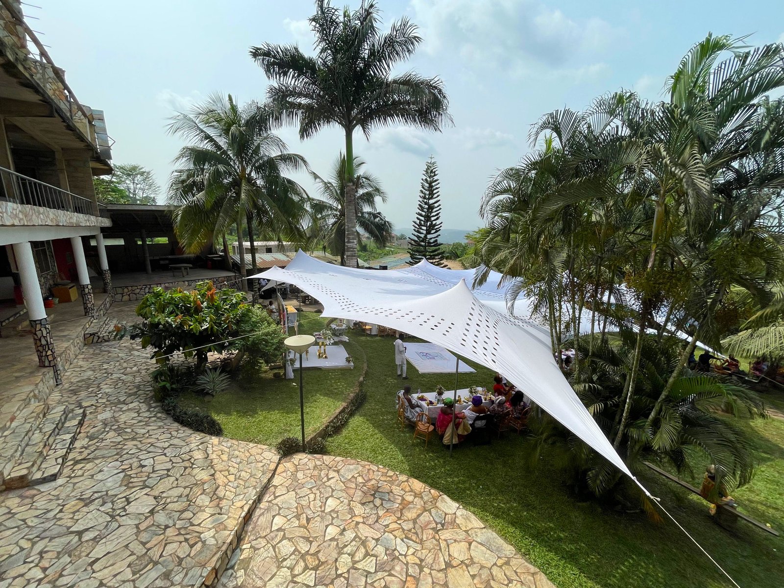 ”Sweet Mother Hotel Aburi outdoor lounge