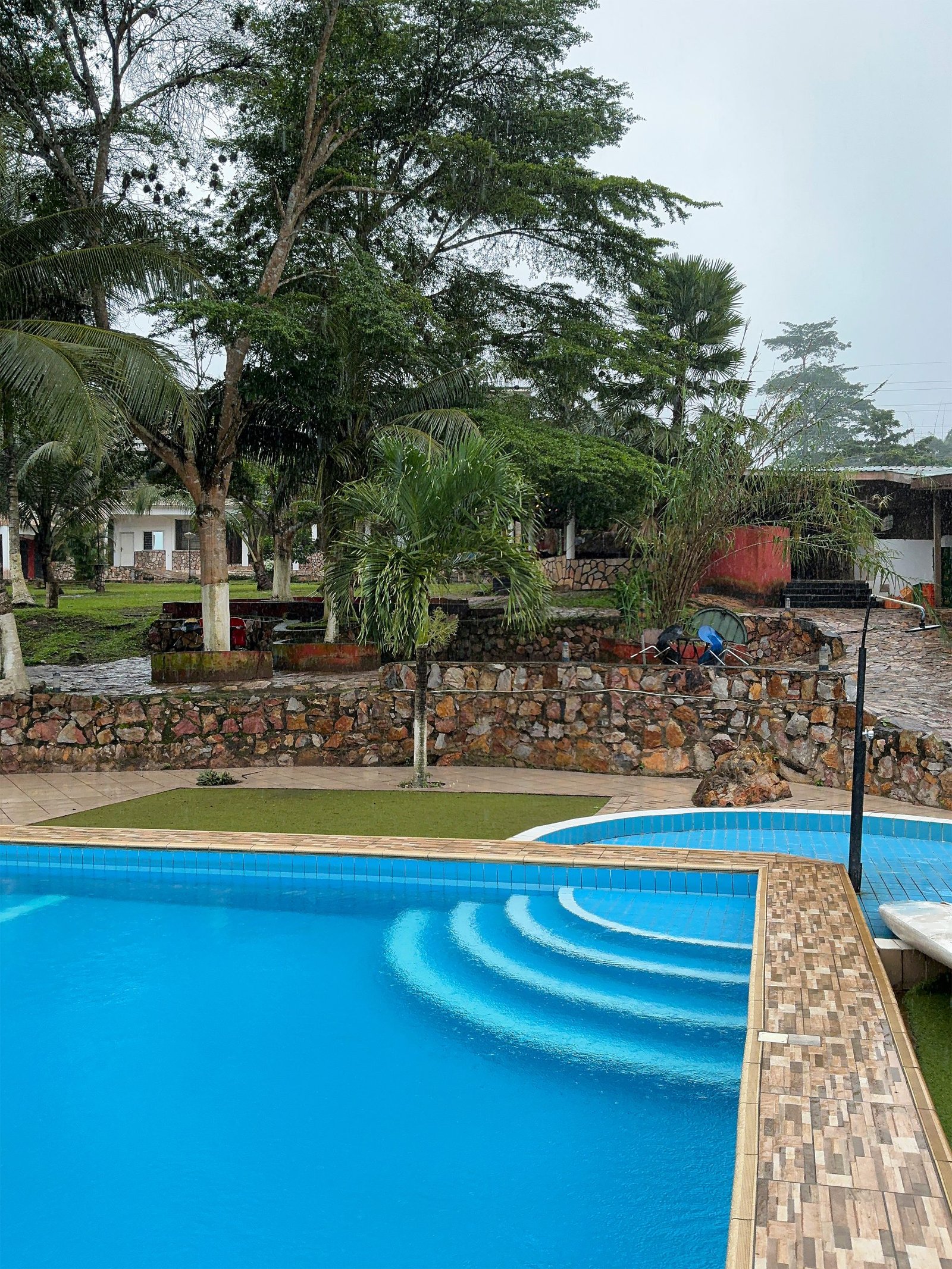 ”Sweet Mother Hotel Aburi outdoor lounge